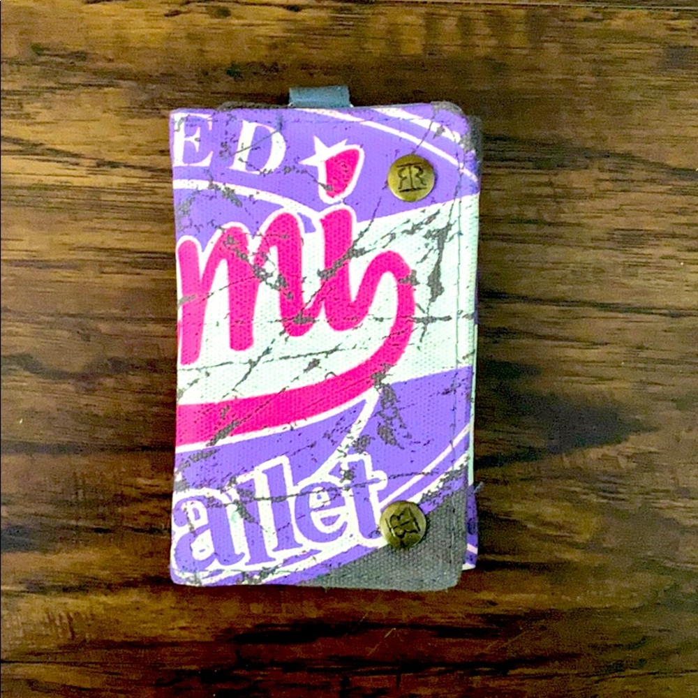 Robin Ruth Wallet with Keychain